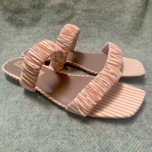 DELTAN (NWOT) Sandle